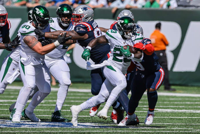 Jets running back Tevin Coleman runs against Patriots